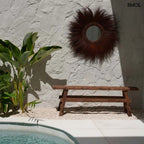 Natúr teakfából készült, rusztikus megjelenésű fa pad kertben