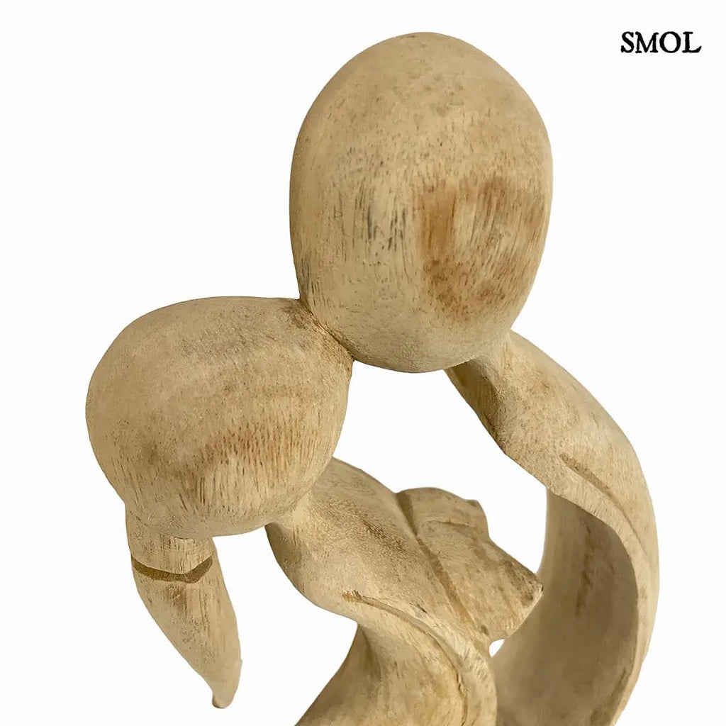 Fa szobor - ölelkező pár | LOMANI | SMOL - csók nagyítva