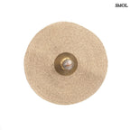 Fonott fali lámpa, kerek, natúr fűszövet árnyékolóval és sárgaréz középpel, szemből