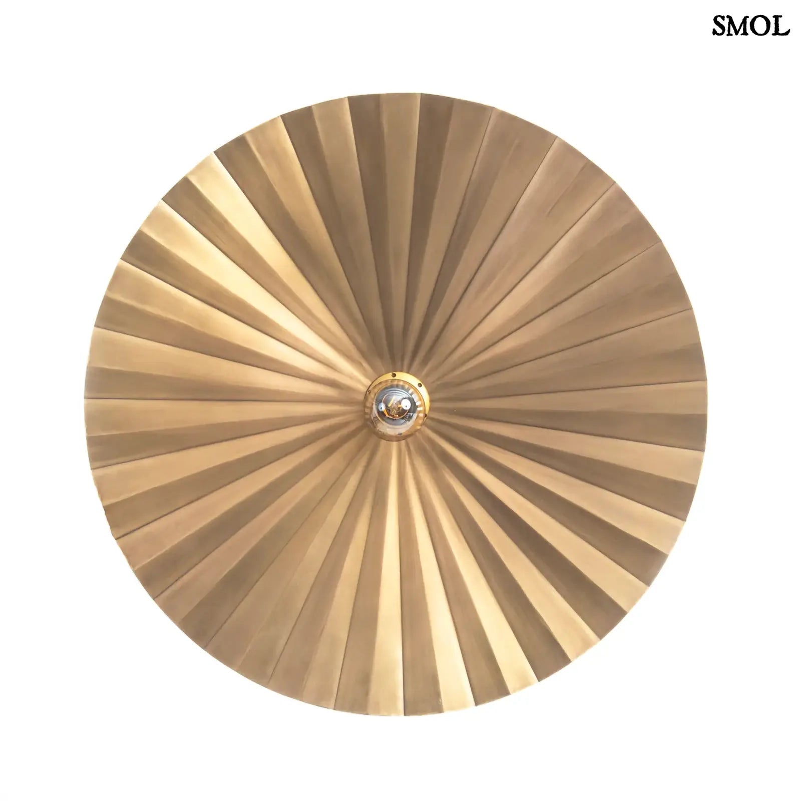 Fali lámpa luxus sárgaréz kivitelben, fehér háttérrel