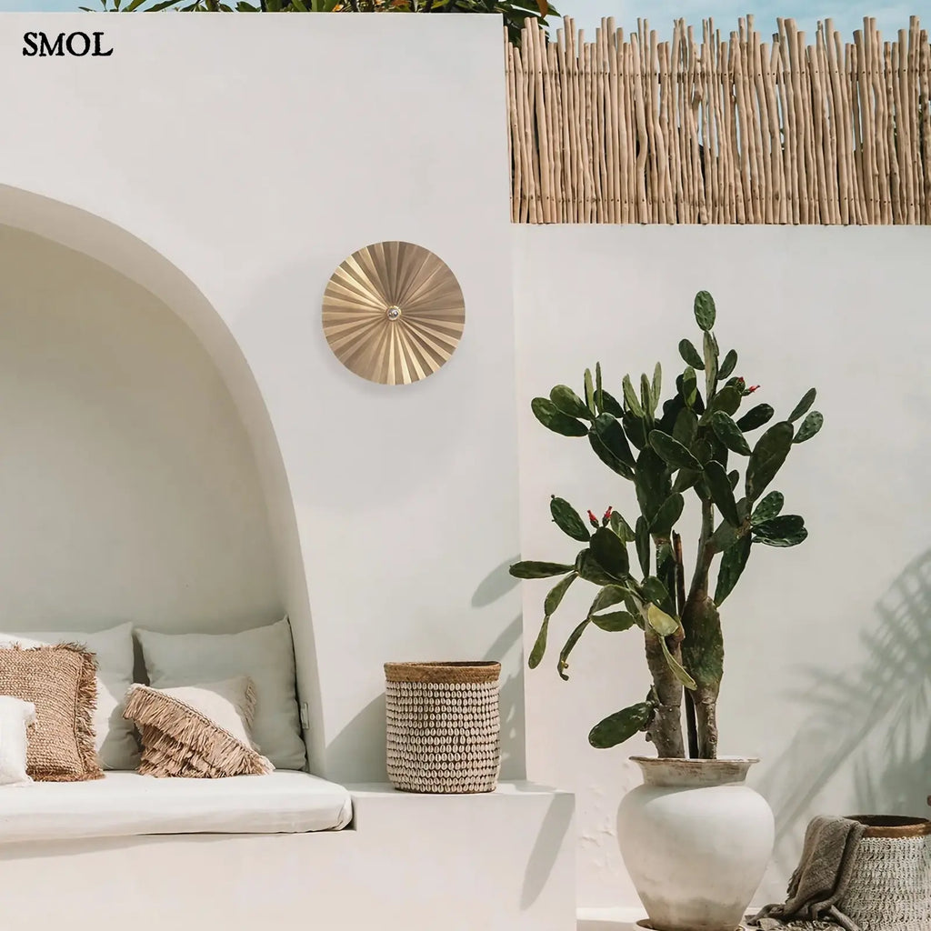 Fali lámpa luxus sárgaréz kivitelben, teraszon