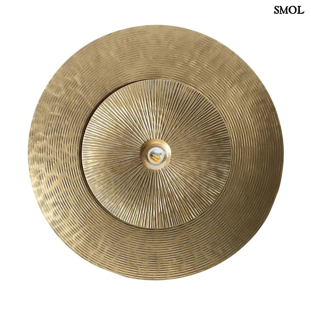 Sárgaréz Fali Lámpa dupla hold formával, indiai kézműves munka, fehér háttérrel