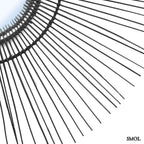 Fekete rattan falitükör kör alakú kerettel, természetes boho stílusban, nagyítva