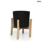 Fekete Terrakotta Virágtartó Teak Fa Lábbal | CHARCOAL LOW | SMOL - fehér háttérrel