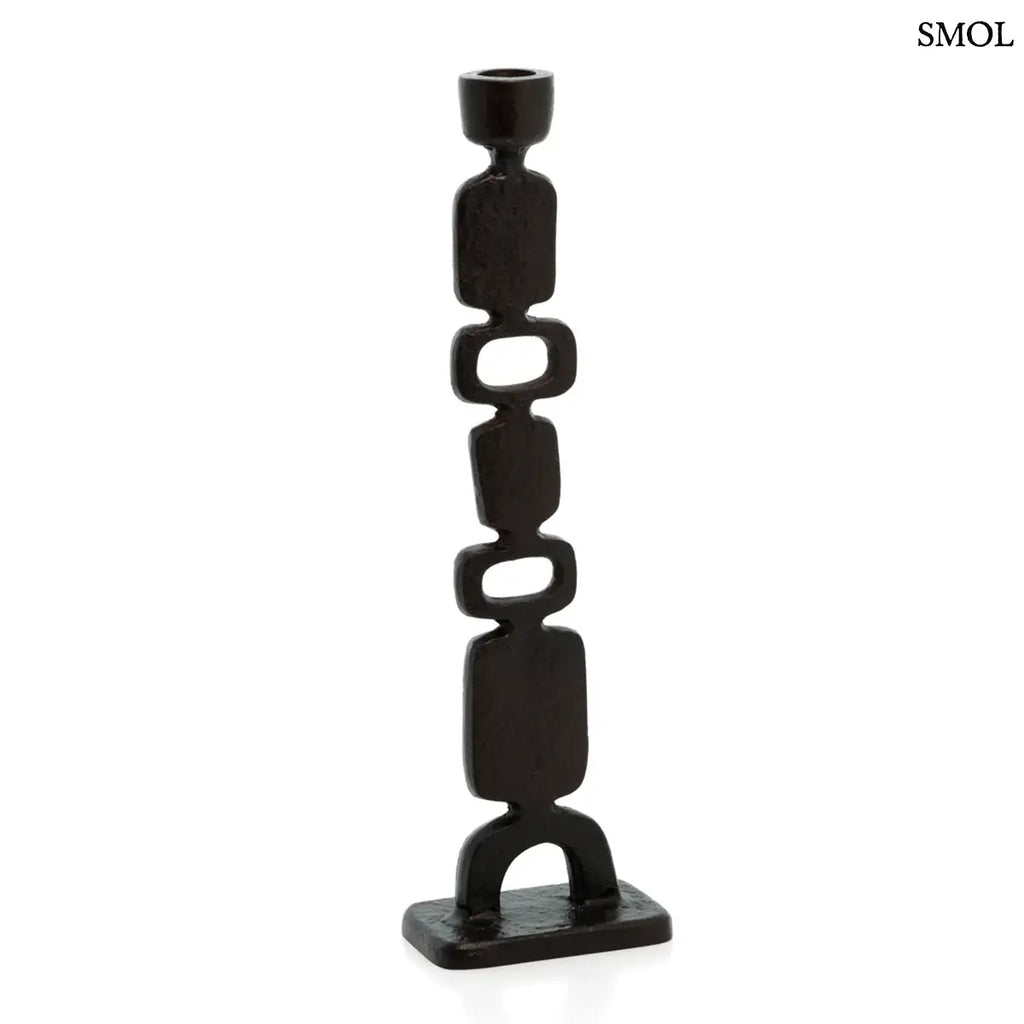 Karakteres fekete gyertyatartó aszimmetrikus, totemszerű formával, elforgatva