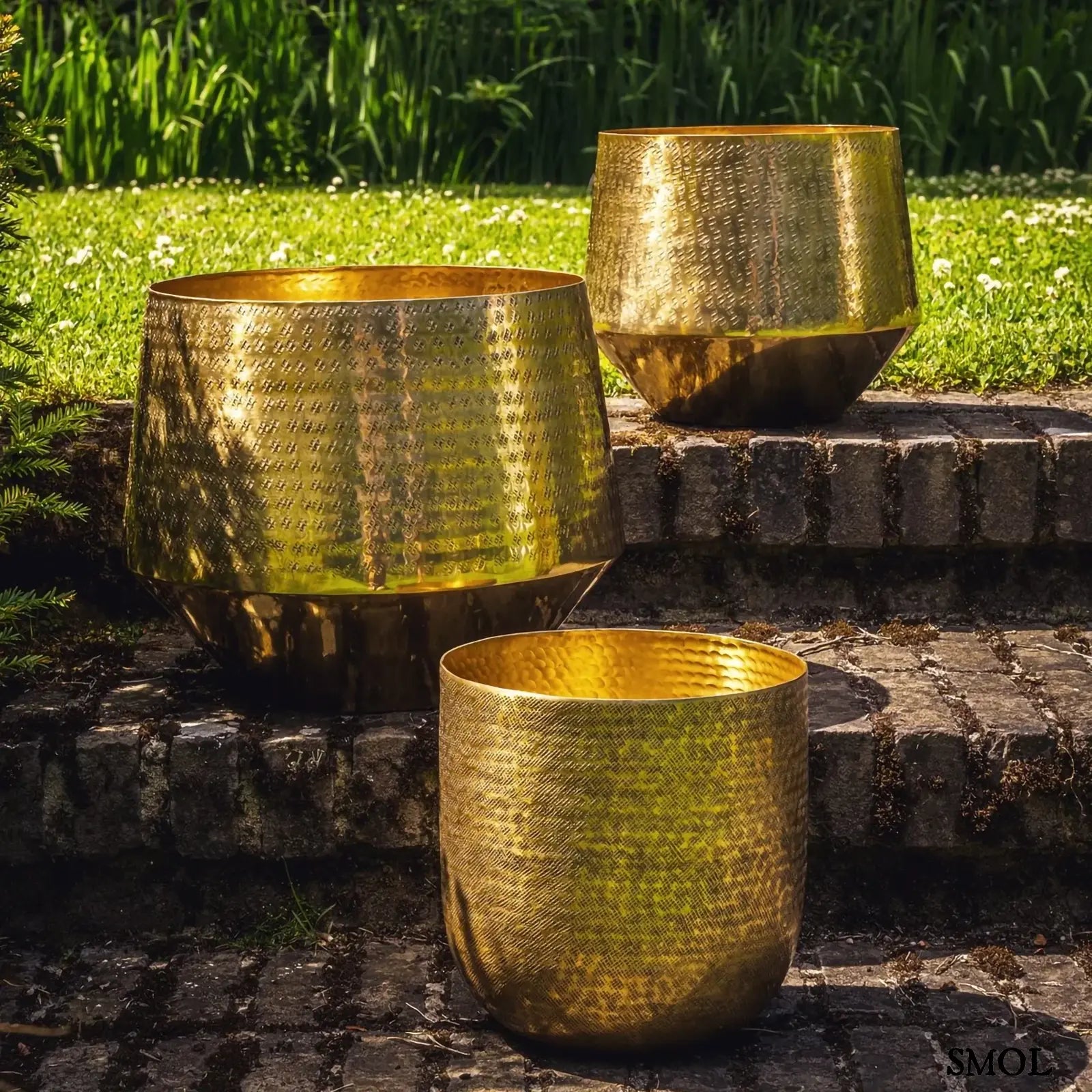 Ragyogó sárgaréz kalapált Planter, fém virágtartó, három méretben, kertben