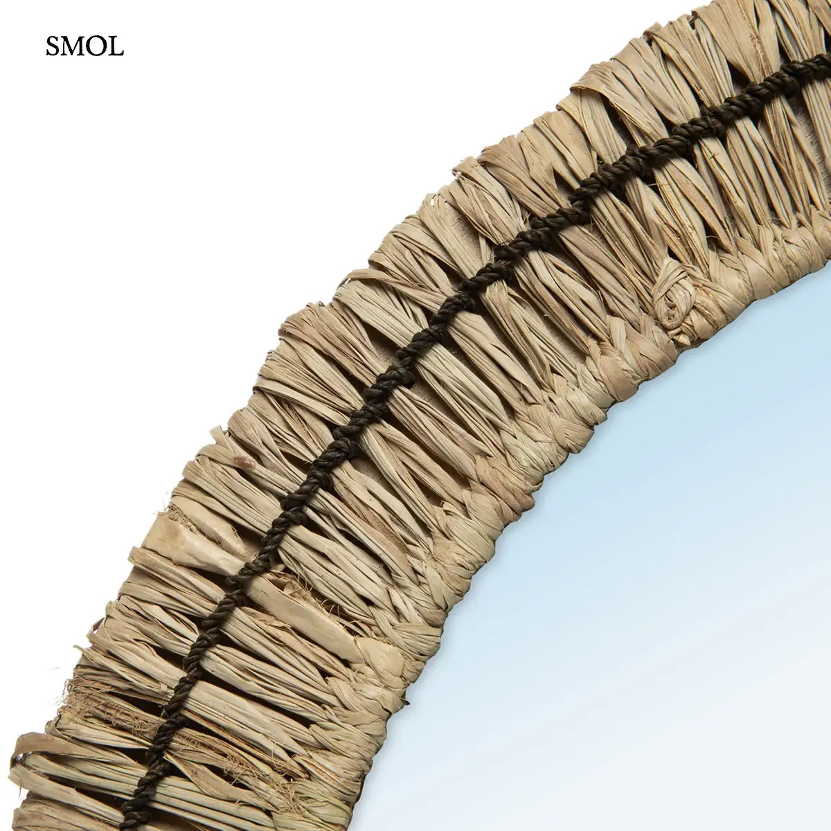 Kerek fonott tükör raffia kerettel és fekete díszítéssel, 51 cm átmérő, keret nagyítva