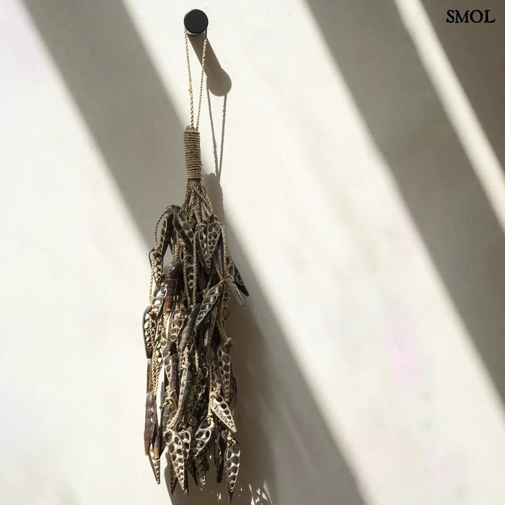 Függődísz Kagylóval – Barna | UNICORN | SMOL - falon lógatva