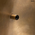 Extra nagy, hullámos függőlámpa sárgaréz/arany színű fémből, egyedi designnal,  foglalat nagyítva