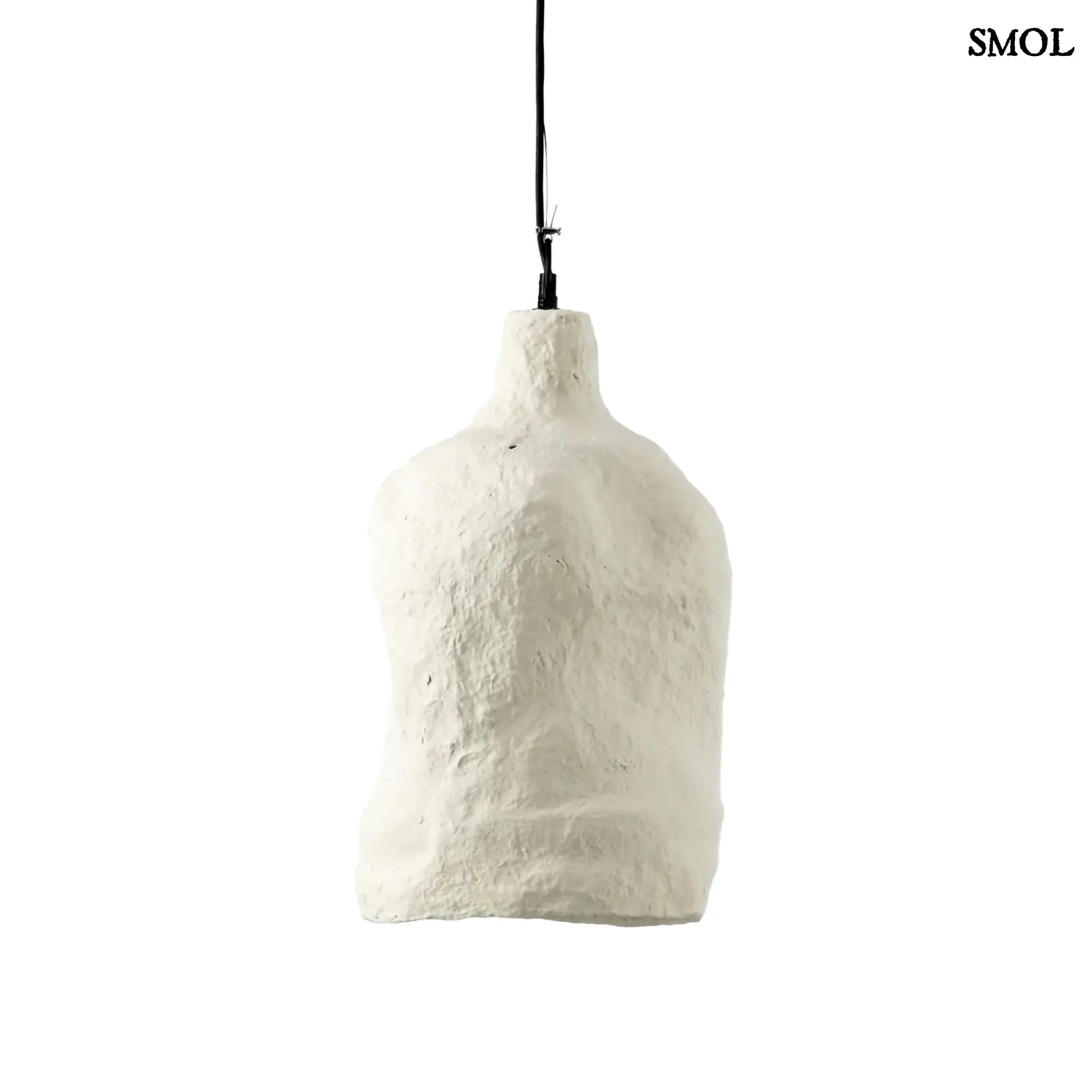 Fehér, papírmasé függőlámpa minimalista, organikus formával fehér háttérrel