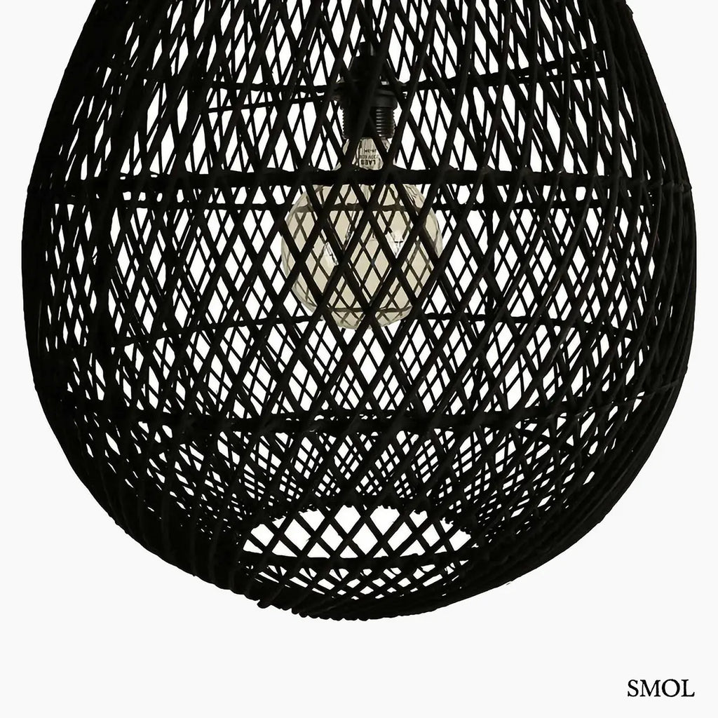 MAZE fekete csepp formájú rattan függőlámpa, nagyítva