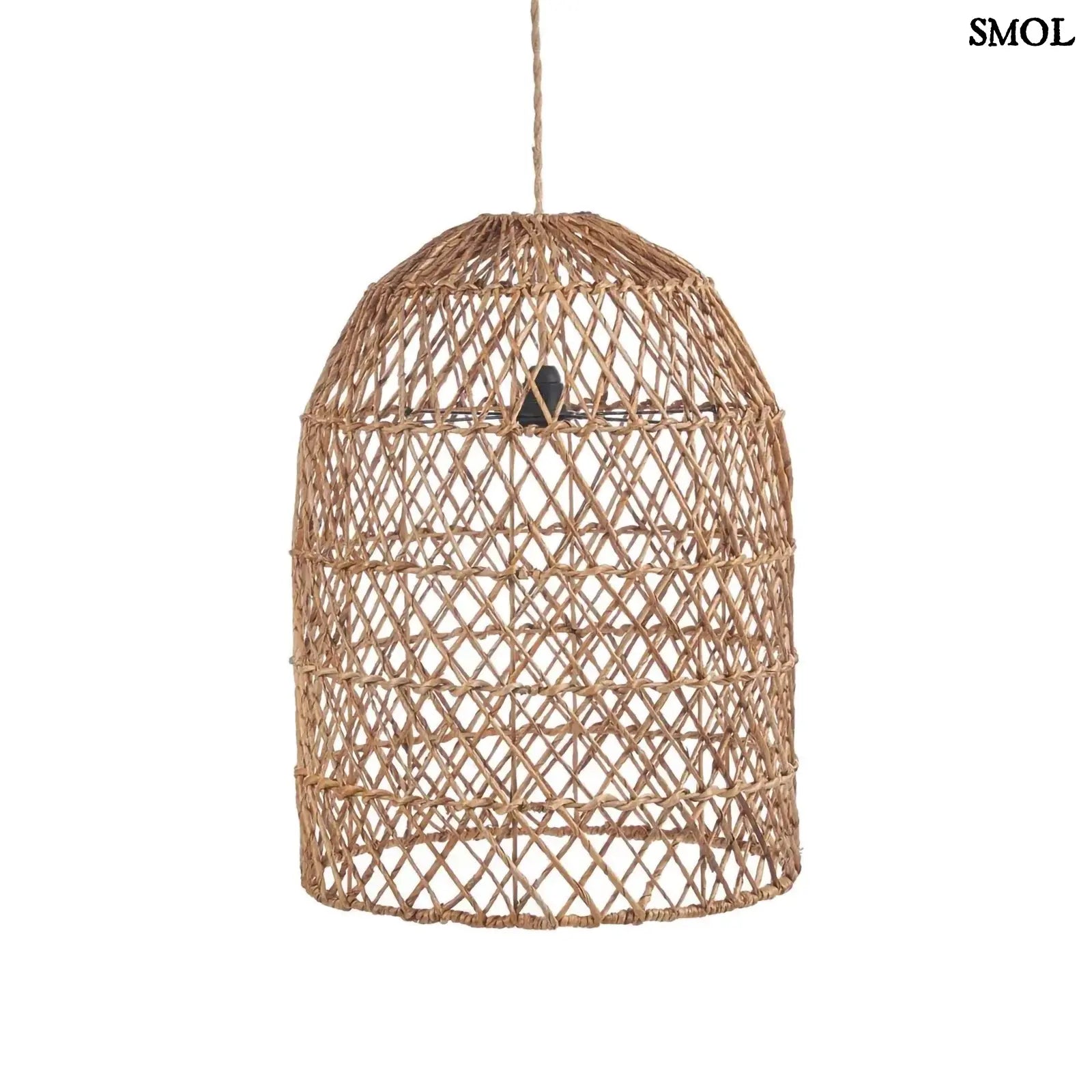 Kézzel fonott, natúr színű banánlevél függőlámpaernyő fehér háttérrel