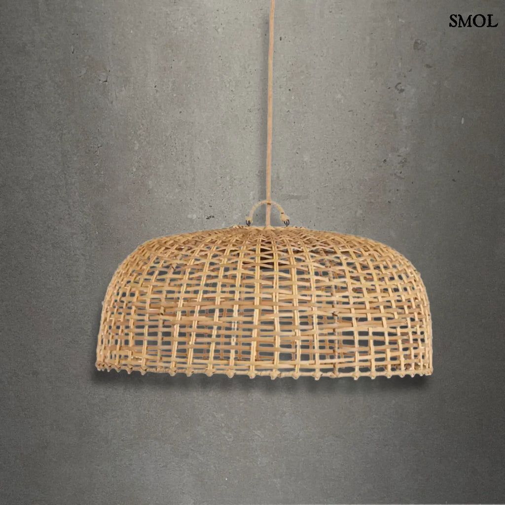 Rattan Függőlámpaernyő – natúr | CLOCHE szürke háttérrel