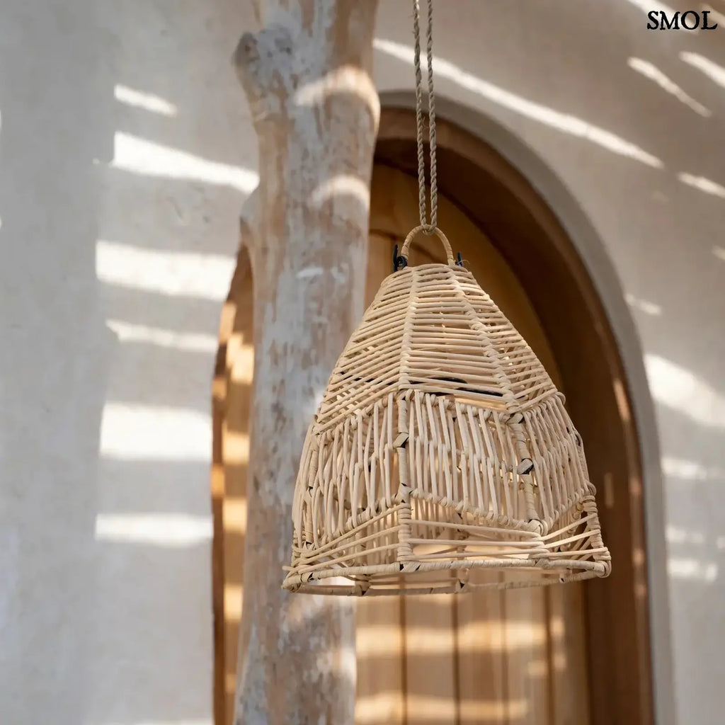 Függőlámpaernyő rattanból - natúr, S | BALA | SMOL - fára akasztva