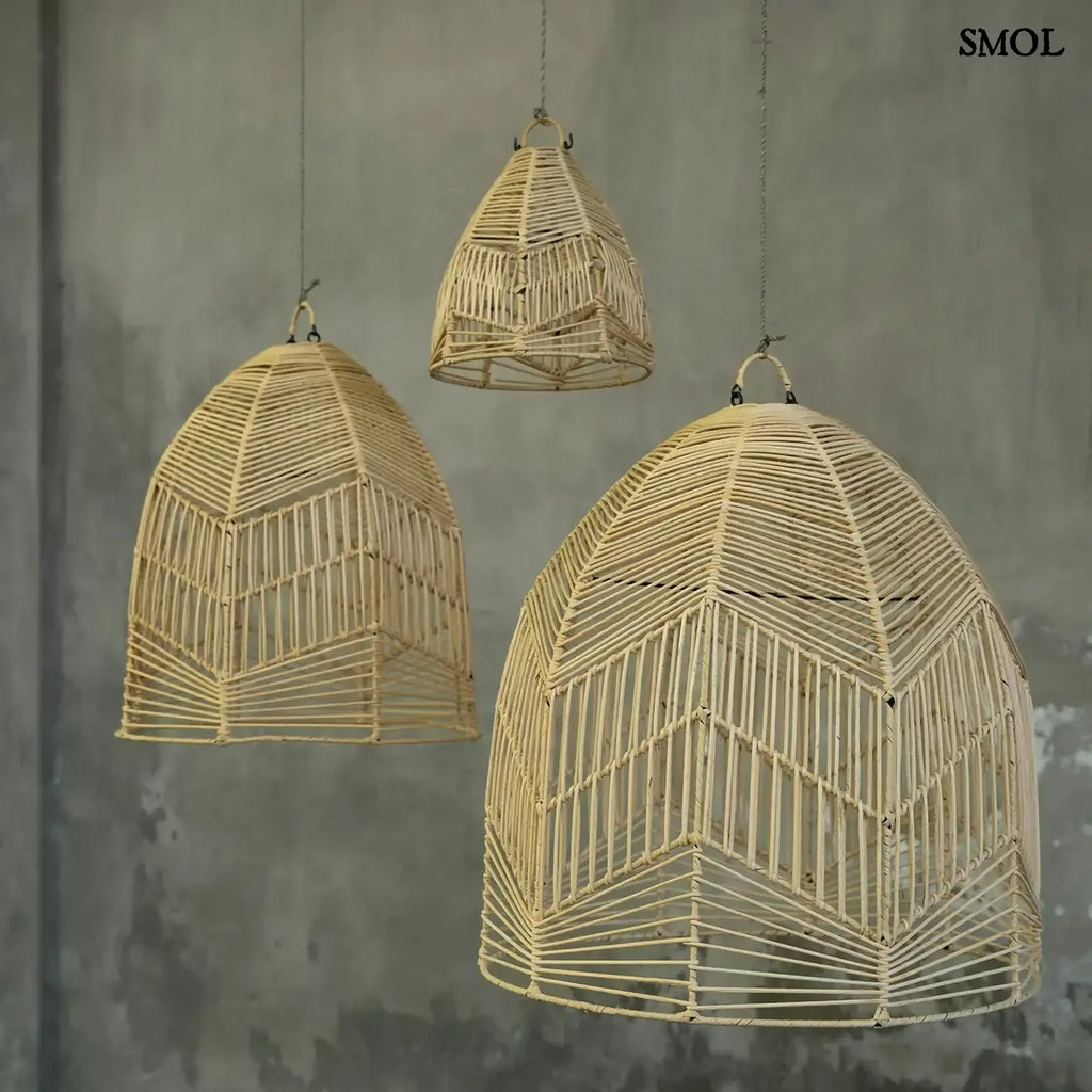 Függőlámpaernyő rattanból - natúr, S | BALA | SMOL - három méretben, szürke háttérrel