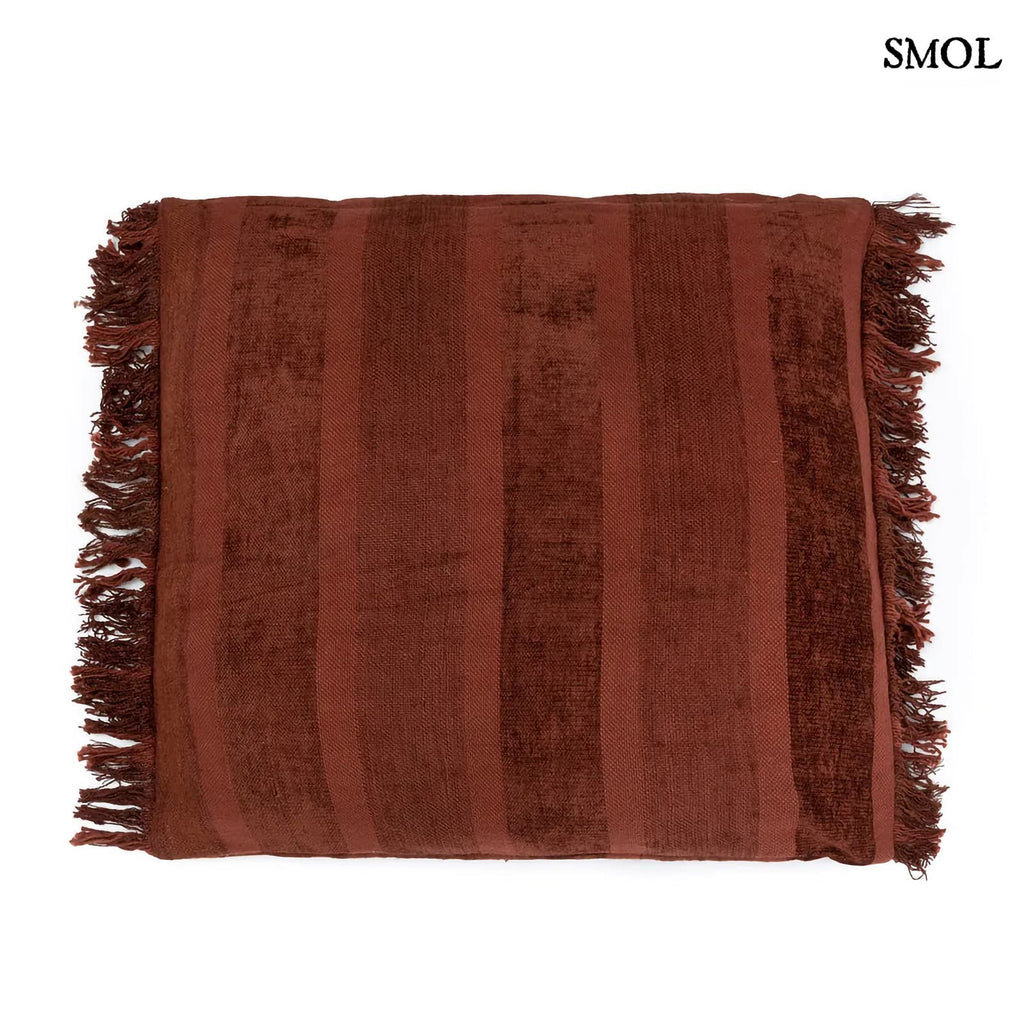 GEE BURGUNDY, bársony díszpárnahuzat - 60x60 - smol.hu - fehér háttérrel