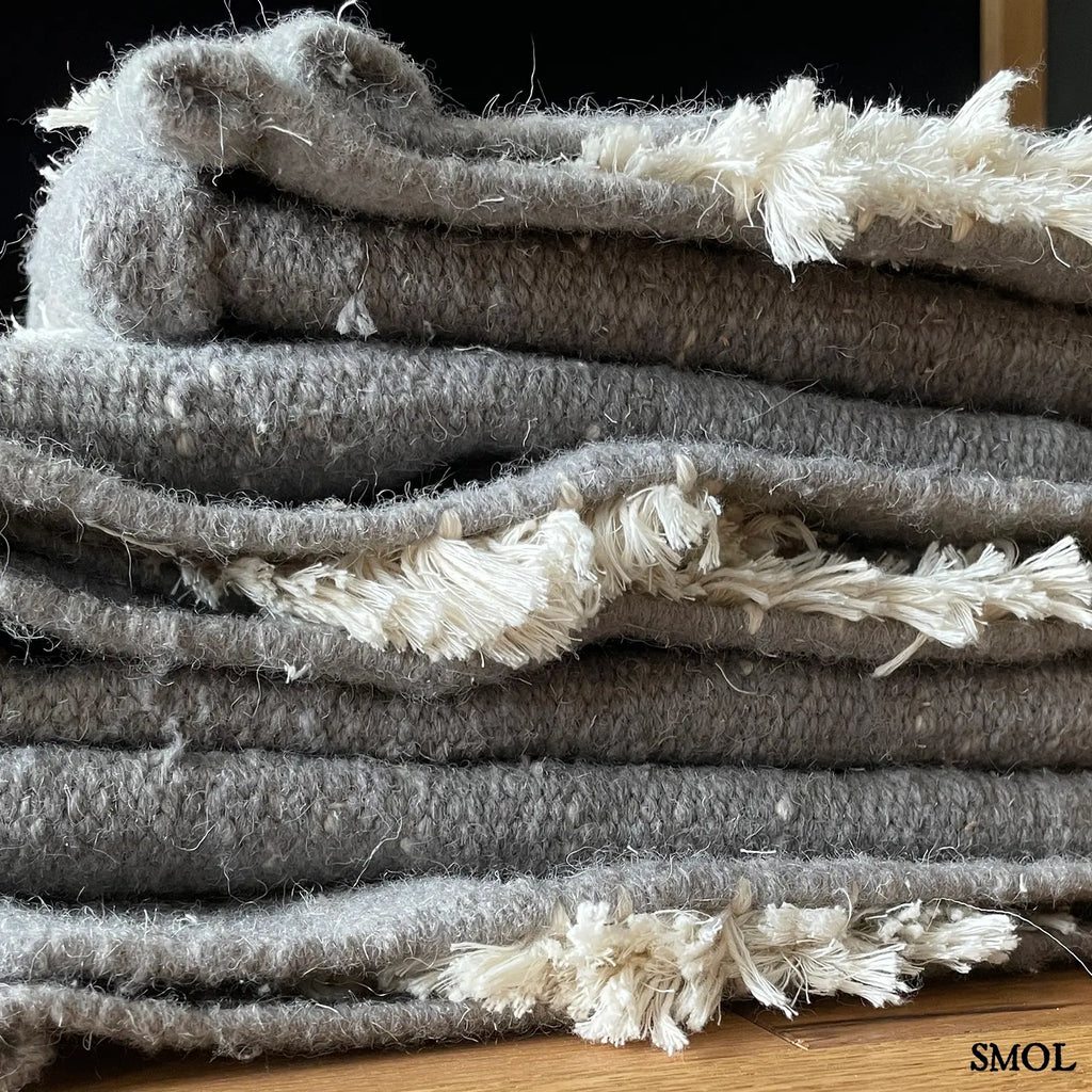 Gyapjúszőnyeg - kézzel szőtt, 150x200 | MATILDIS | SMOL - összehajtva