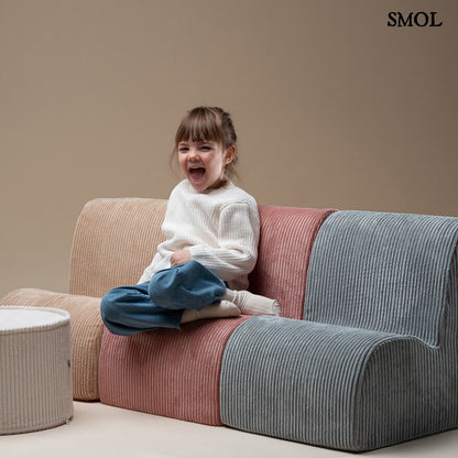 Gyerek felhőfotel | PEPPERMINT, felhő alakú, kordbársony gyerekfotel - SMOL - három színű felhőfotel egymás mellett, gyerekkel