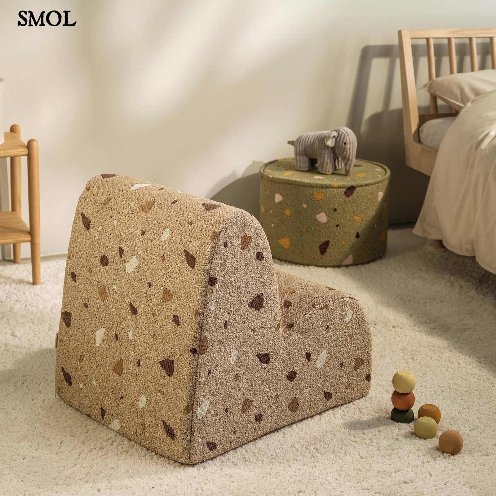 Gyerek felhőfotel | TERRAZZO SAND - SMOL - hátulról, gyerekszobában