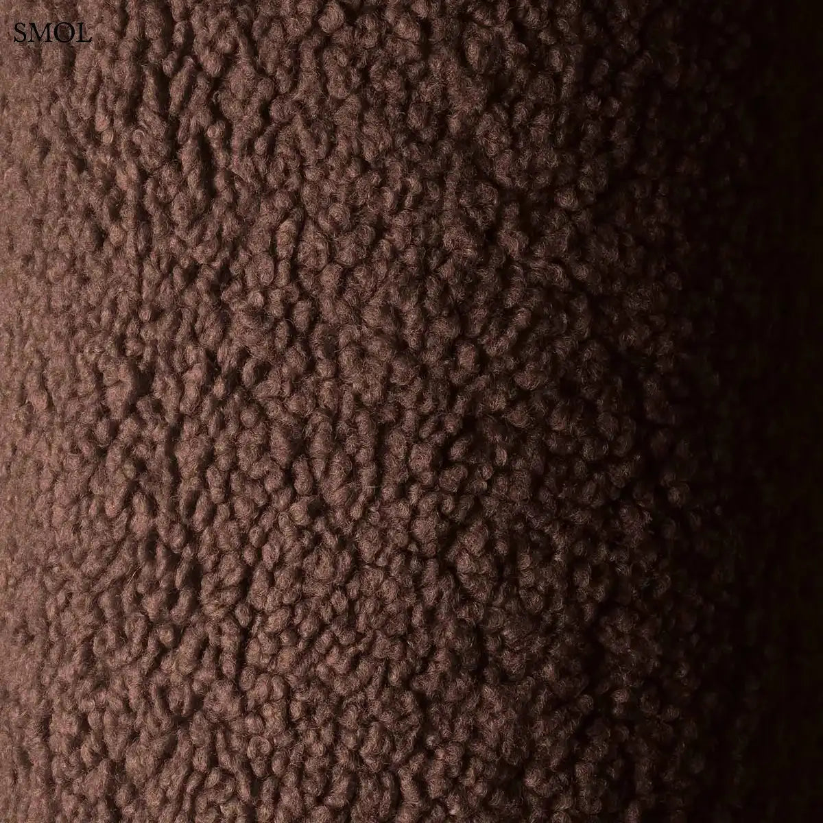 Barna színű, puha teddy anyagú gyerek babzsákfotel mackófülekkel, teddy anyag nagyítva