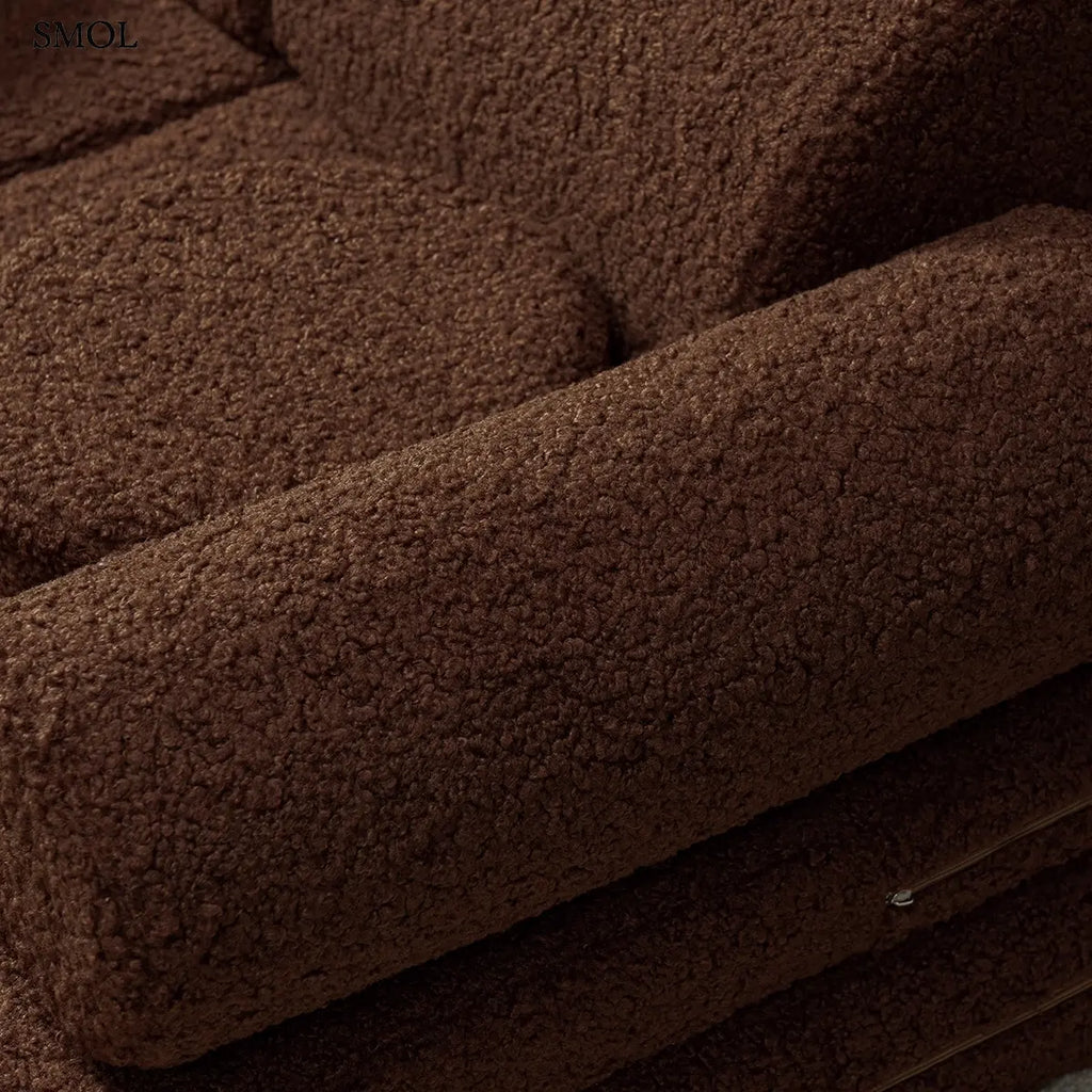 Barna, bársonyos tapintású kilencrészes gyerekkanapé henger és kerek párnákkal, puha teddy szövet borítással, karfa nagyítva