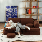 Barna, bársonyos tapintású kilencrészes gyerekkanapé henger és kerek párnákkal, puha teddy szövet borítással, gyerekszobában, gyerekkel