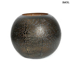 Gyertyatartó Pierced Ball, L méret, áttört réz, fekete-arany fehér háttérrel