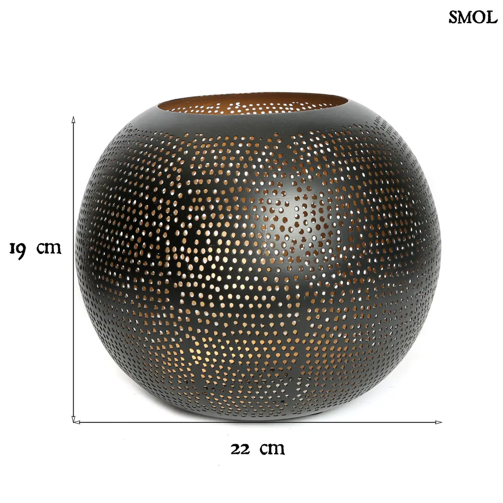 Gyertyatartó Pierced Ball, L méret, áttört réz, fekete-arany méretekkel