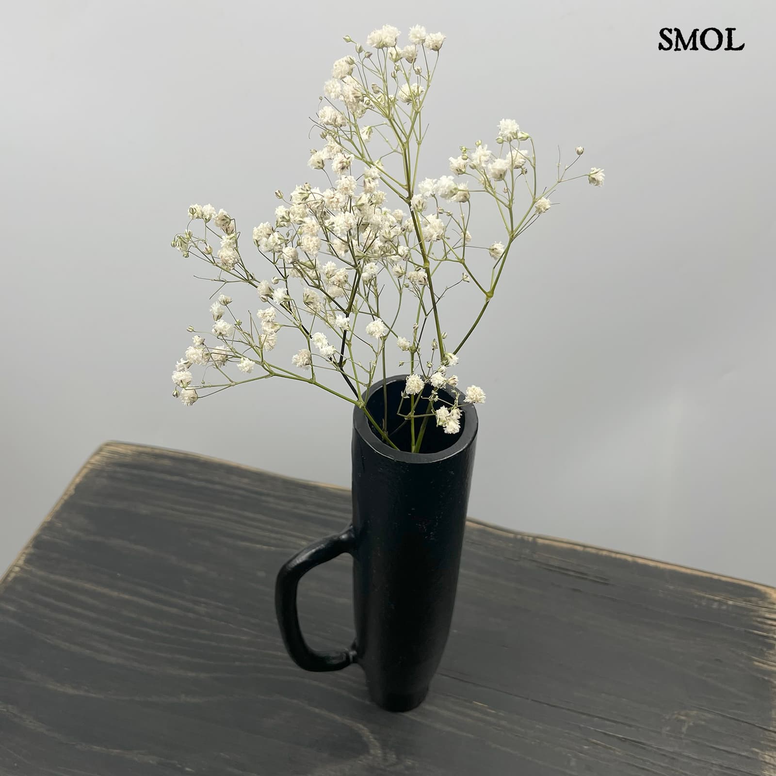 Gyertyatartó és váza - fekete, fém, 20cm | OPPO - smol.hu - szárított virággal, fekete kisasztalon
