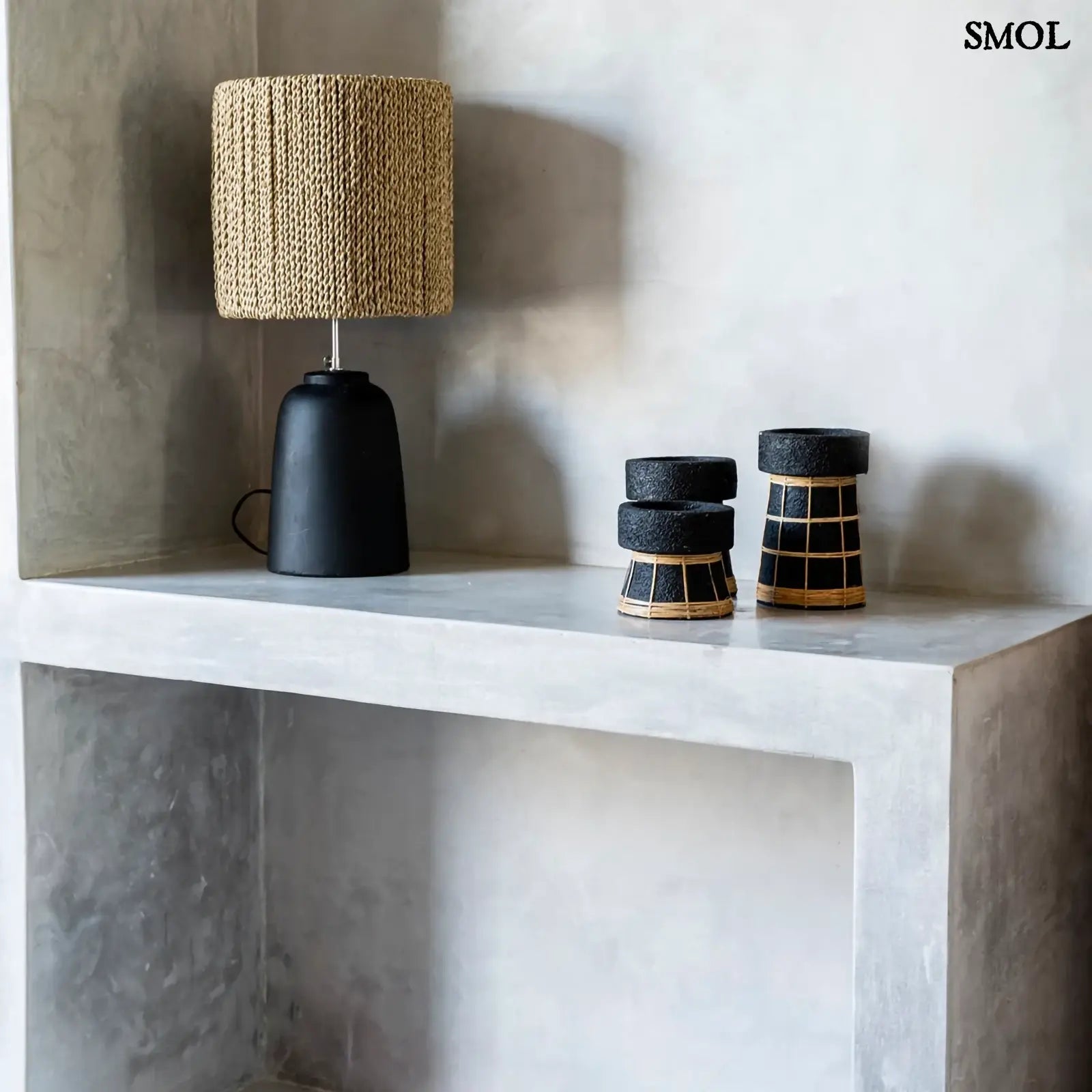 Gyertyatartó – fekete terrakotta, rattan, L | SERENE | SMOL - asztali lámpával