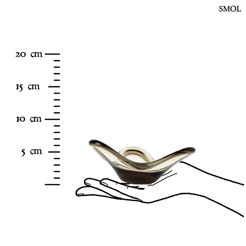 LIQUID FORM gyertyatartó füstös üvegből, hullámforma, organikus – 16,5 × 8 × 16,5 cm, méretarányosan