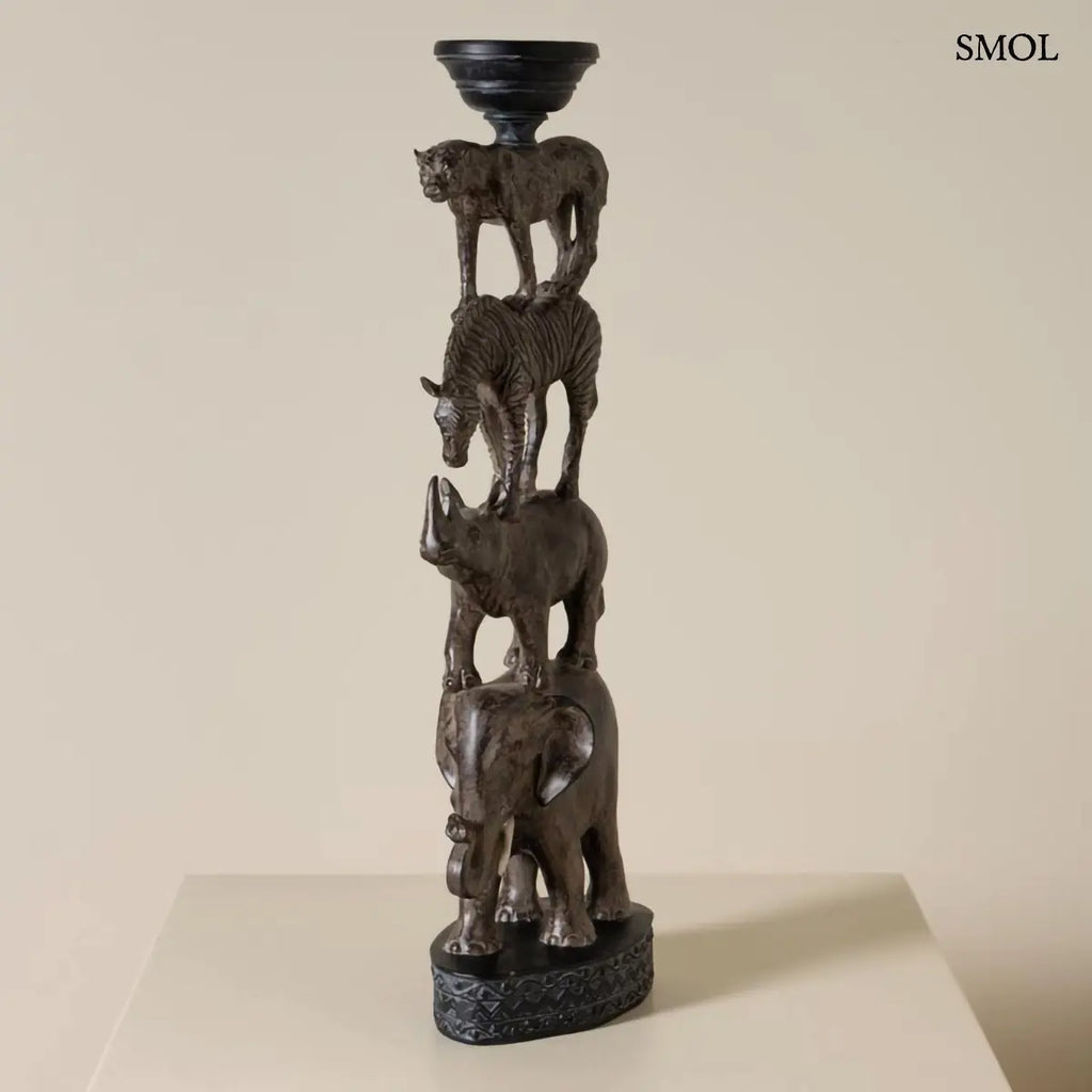 Afrikai totem gyertyatartó szobor egymásra rakott állatokkal, szürke polirezin, 56 cm, szemből