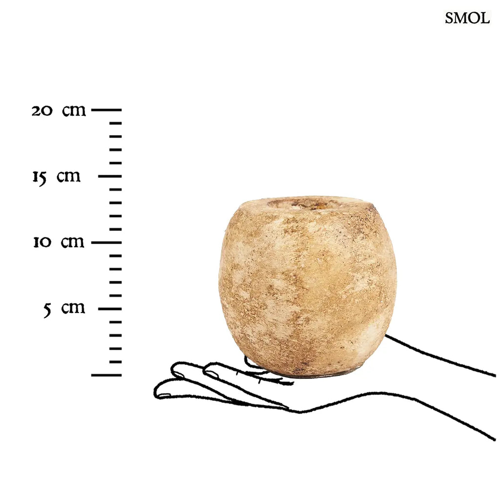 CAVESTONE gyertyatartó krém terrakottából, kerek forma – 13 × 12 cm, méretarányosan