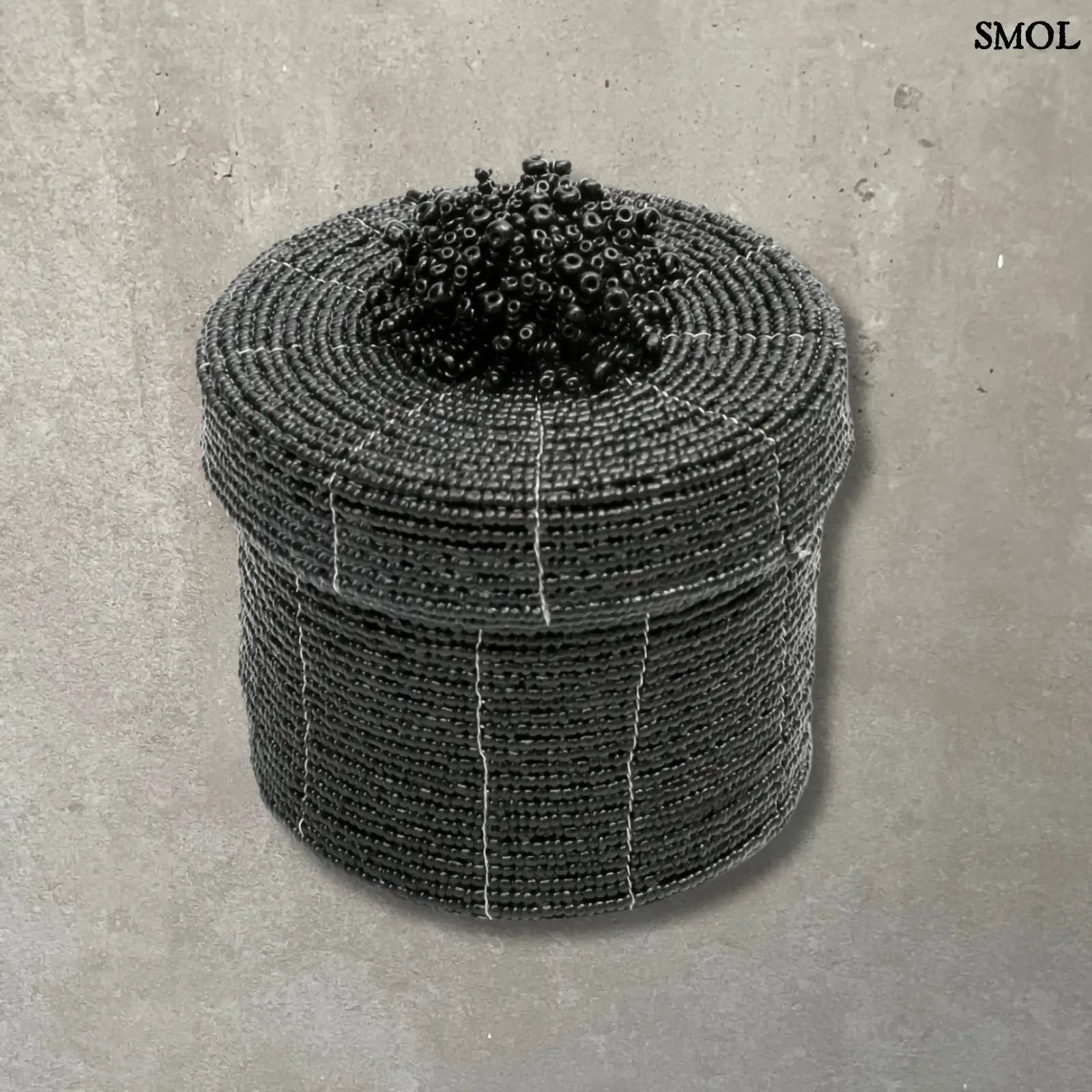 Gyöngyös Tároló - fekete, 12 cm | JUBILO | SMOL - szürke háttérrel