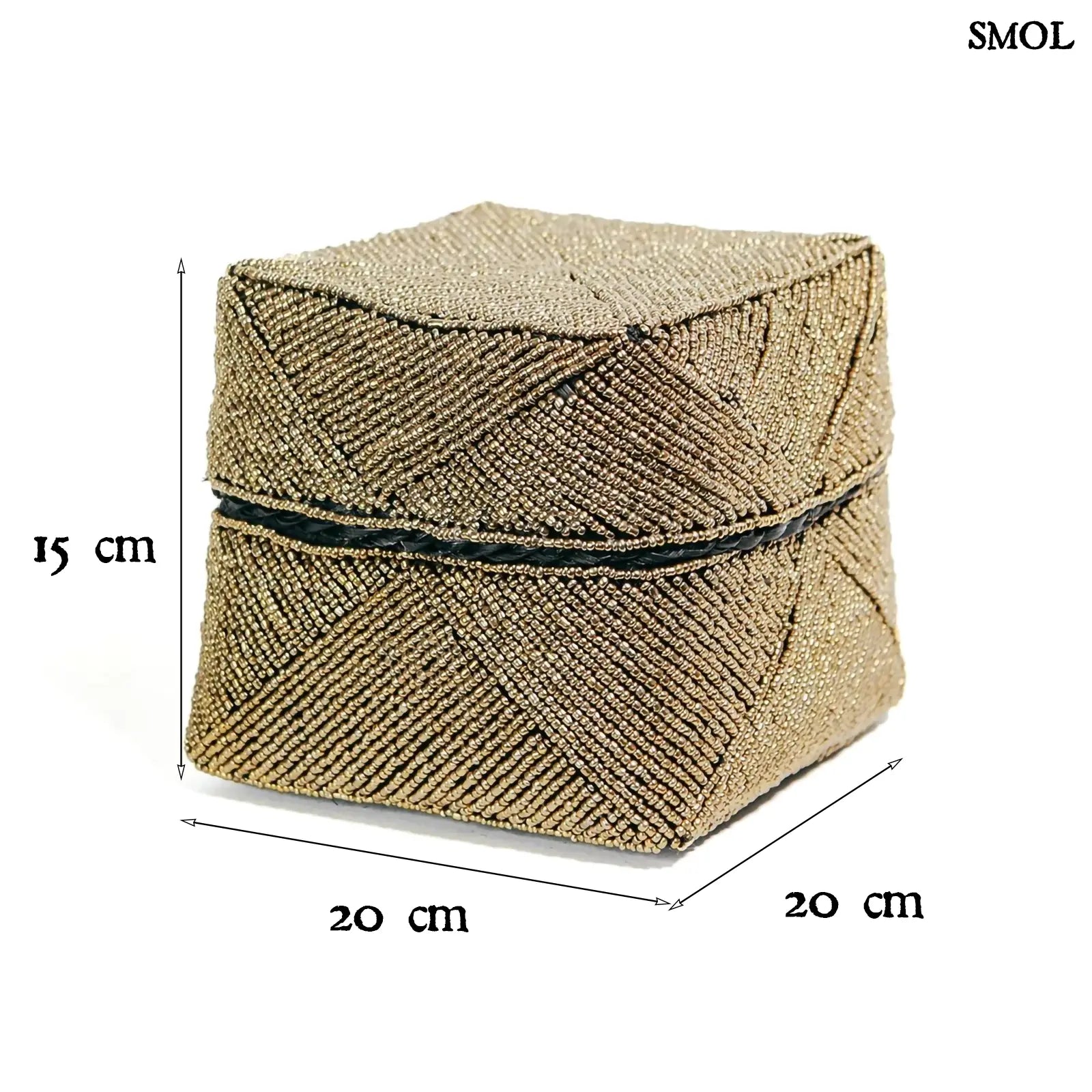 Arany színű, kézzel gyöngyözött tárolókosár bambusz alapból méretekkel
