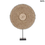 Kagyló dekoráció Guadeloupe, állványon, 55 cm magas, natúr fehér kagylókkal díszítve fehér háttérrel