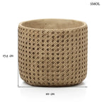 Rattan hatású beton kaspó, natúr fonott textúrával és kézműves felülettel, méretekkel