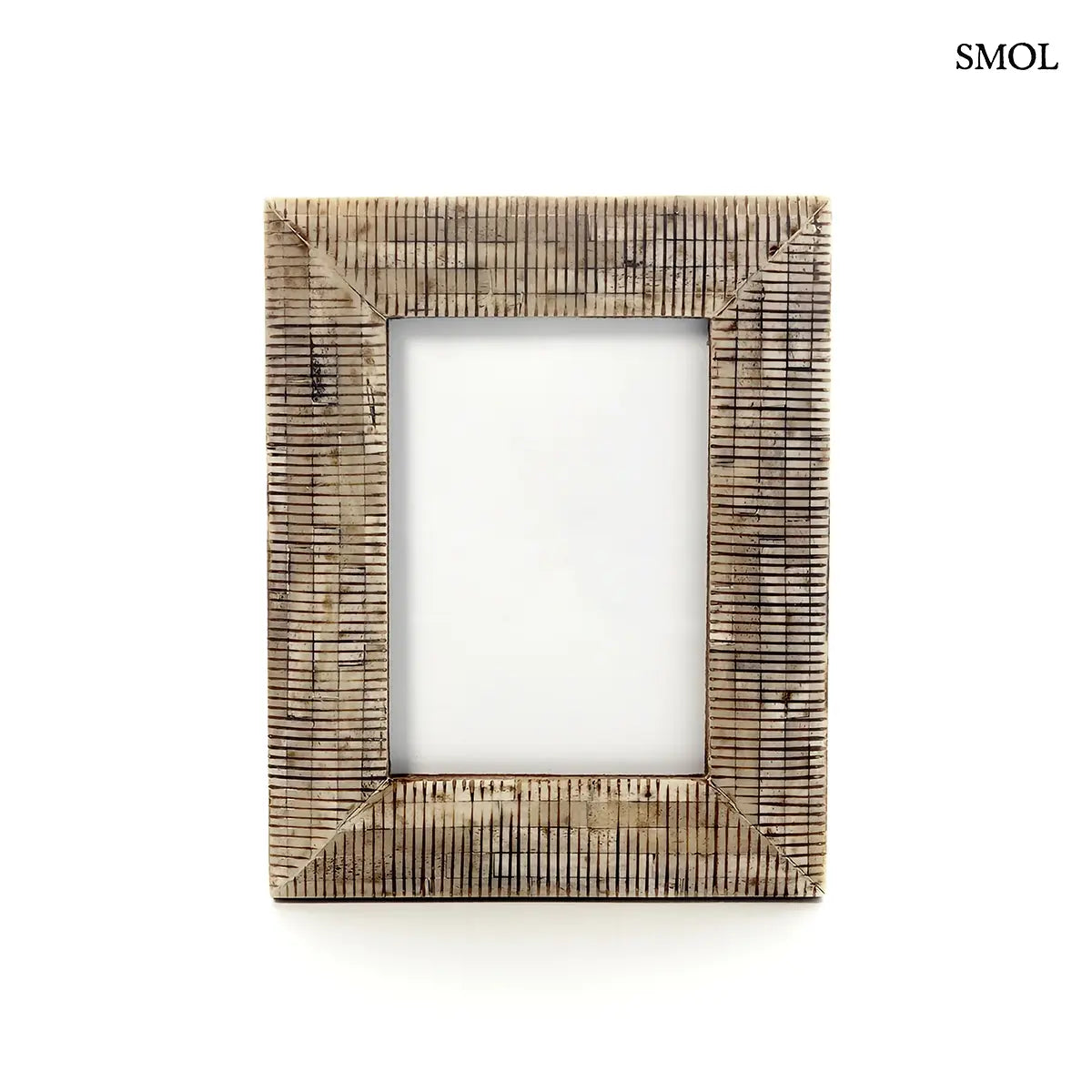 DESERT WEAVE bivalycsont képkeret antik felülettel, fonott textúrával, 13×18 cm, fehér háttérrel