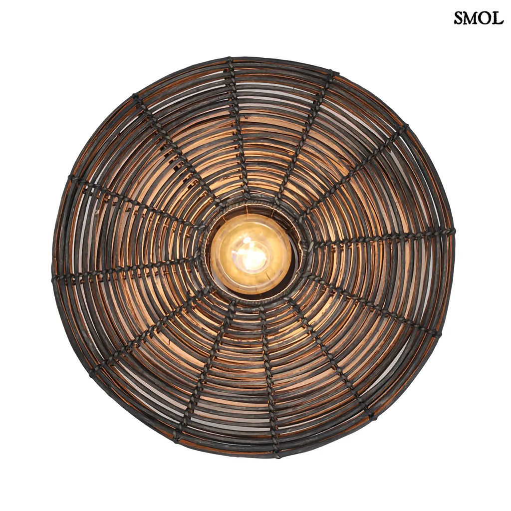 Kerek Rattan falilámpa – fekete | ALER | SMOL - szemből, égő izzóval