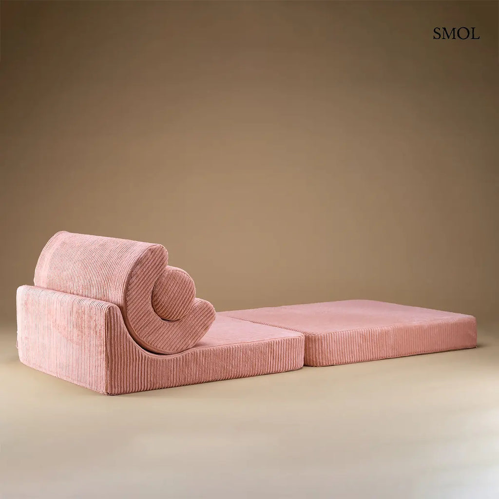 Rózsaszín, kihajtható gyerekfotel FLIPSTER PINK MOUSSE, barna háttérrel, kihajtva