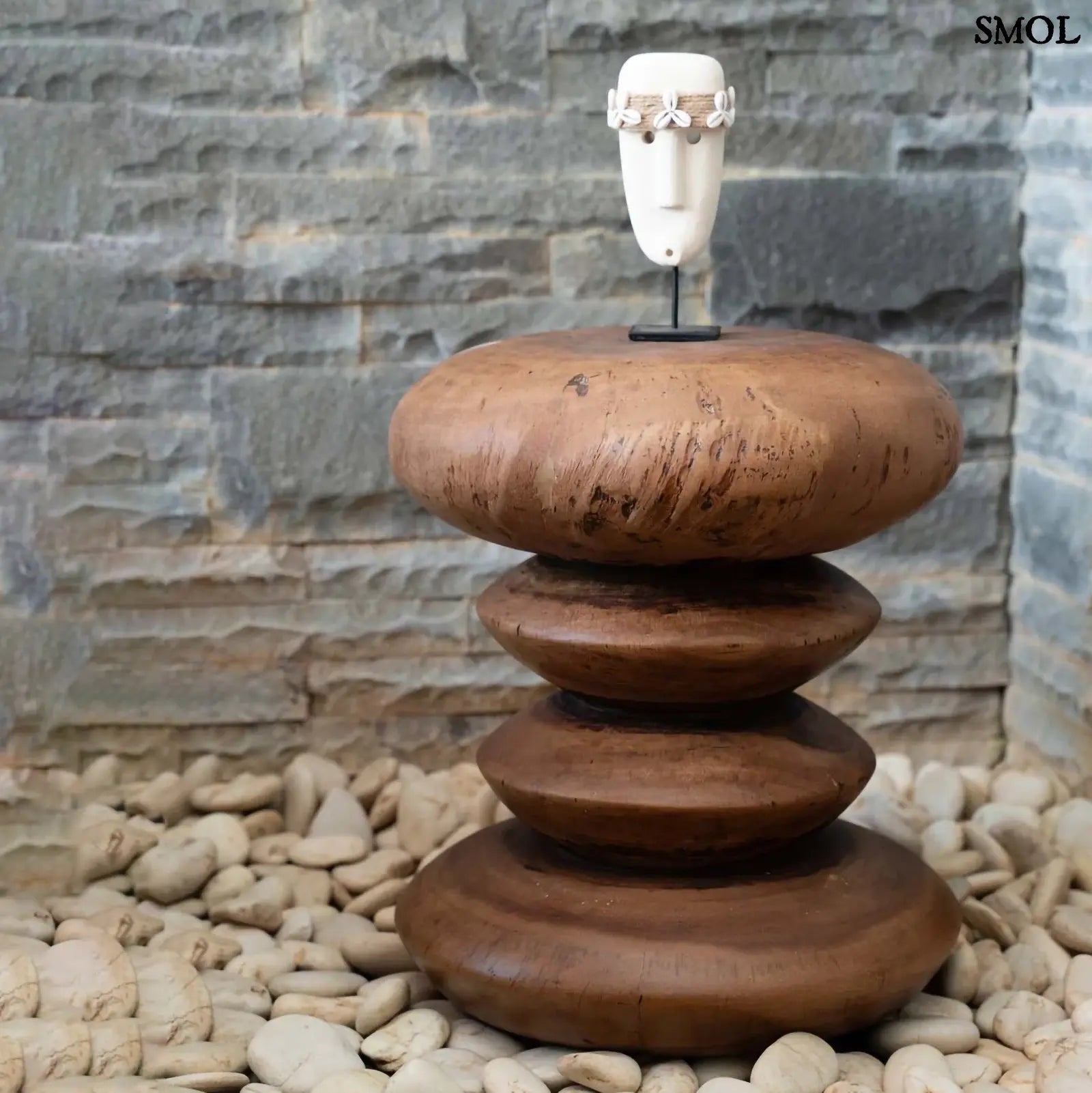 Kisasztal és ülőke - fa, natúr | SIMI | SMOL - szoborral