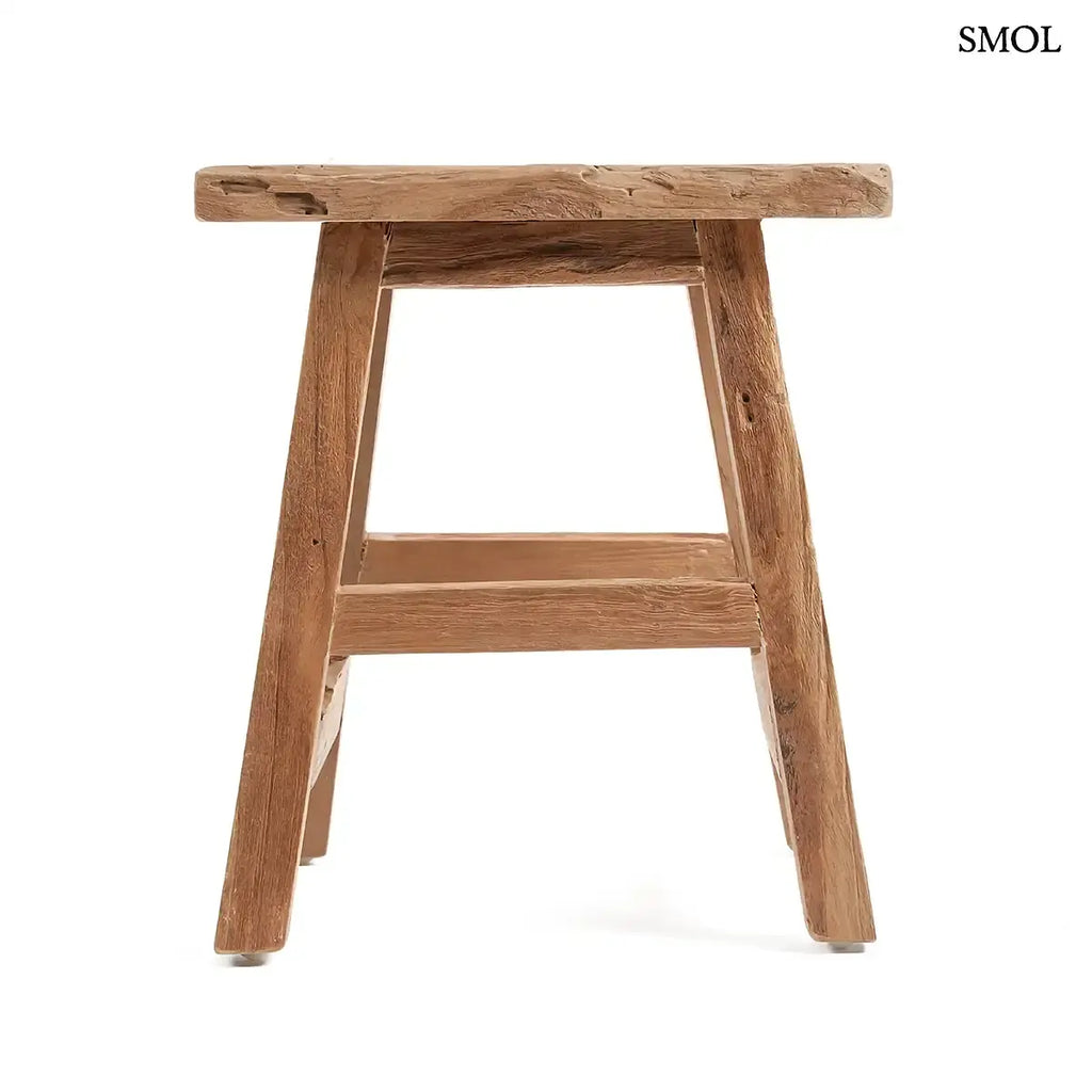 YOKE STOOL natúr újrahasznosított teak ülőke és kisasztal, szemből, fehér háttérrel