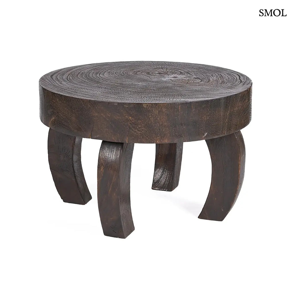 OCTO CHIC kisasztal mangófából sötét dió színben, ívelt lábak – 70 × 70 × 45 cm, fehér háttérrel, felülről