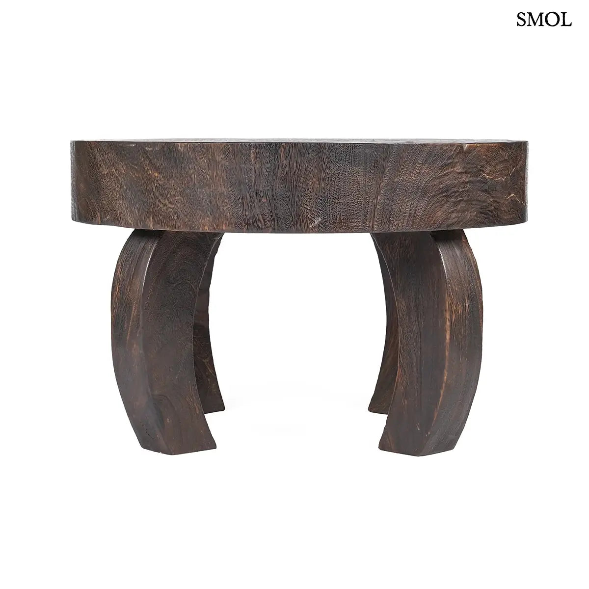 OCTO CHIC kisasztal mangófából sötét dió színben, ívelt lábak – 70 × 70 × 45 cm, oldalról