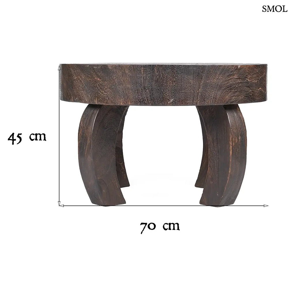 OCTO CHIC kisasztal mangófából sötét dió színben, ívelt lábak – 70 × 70 × 45 cm, méretekkel