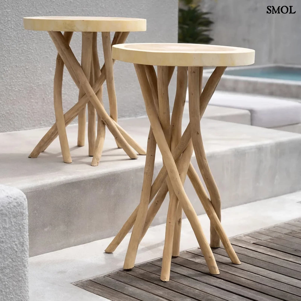 Kisasztal természetes teakfából | GILI | SMOL - két méretben, teraszon