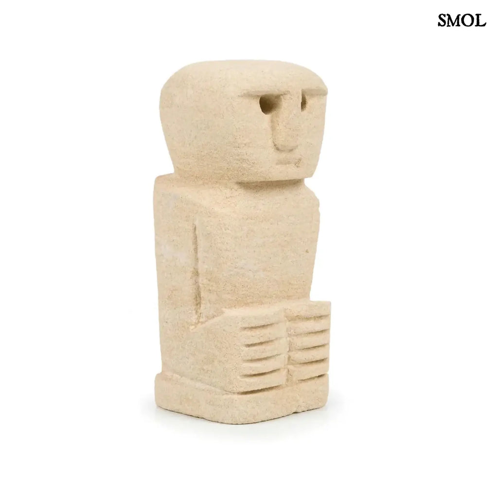 Natúr kőszobor, homokkő anyagú Sumba figura, kézzel faragott elforgatva