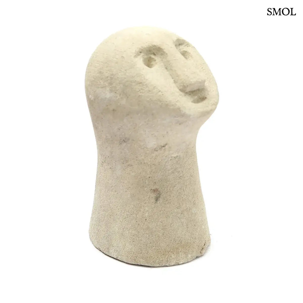 Sumba kőszobor: kézzel faragott indonéz homokkő dekoráció, elforgatva