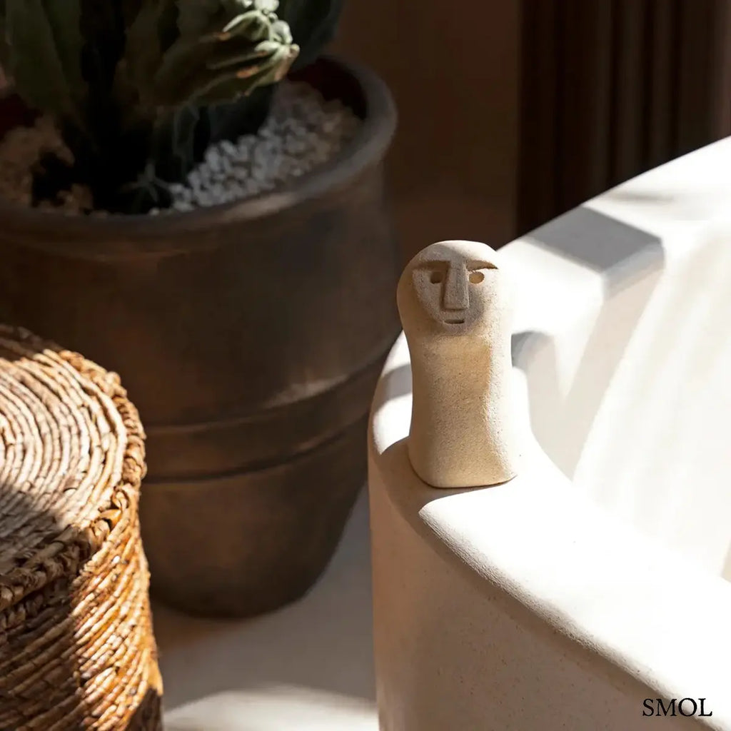 Sumba kőszobor: kézzel faragott indonéz homokkő dekoráció, fürdőszobában