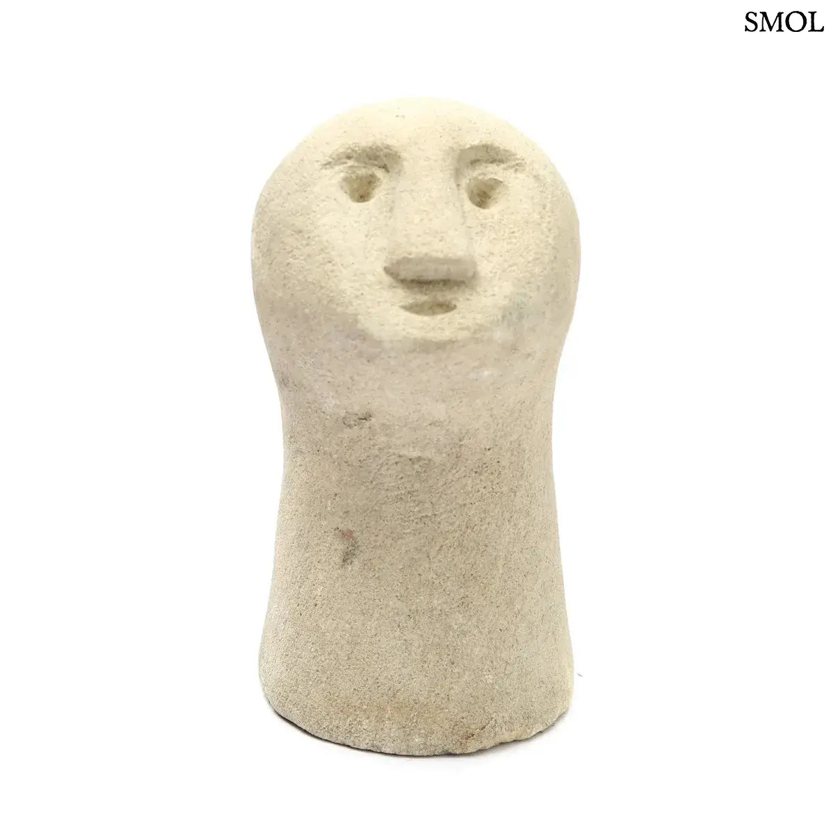 Sumba kőszobor: kézzel faragott indonéz homokkő dekoráció, fehér háttérrel